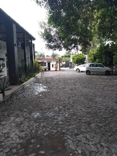 Plaza a la venta con 18 locales