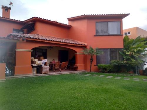 renta casa en zona dorada con vigilancia