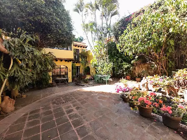 CUERNAVACA LAS PALMAS VENTA CASA EN PRIVADA $4,700,000.- Estilo Colonial