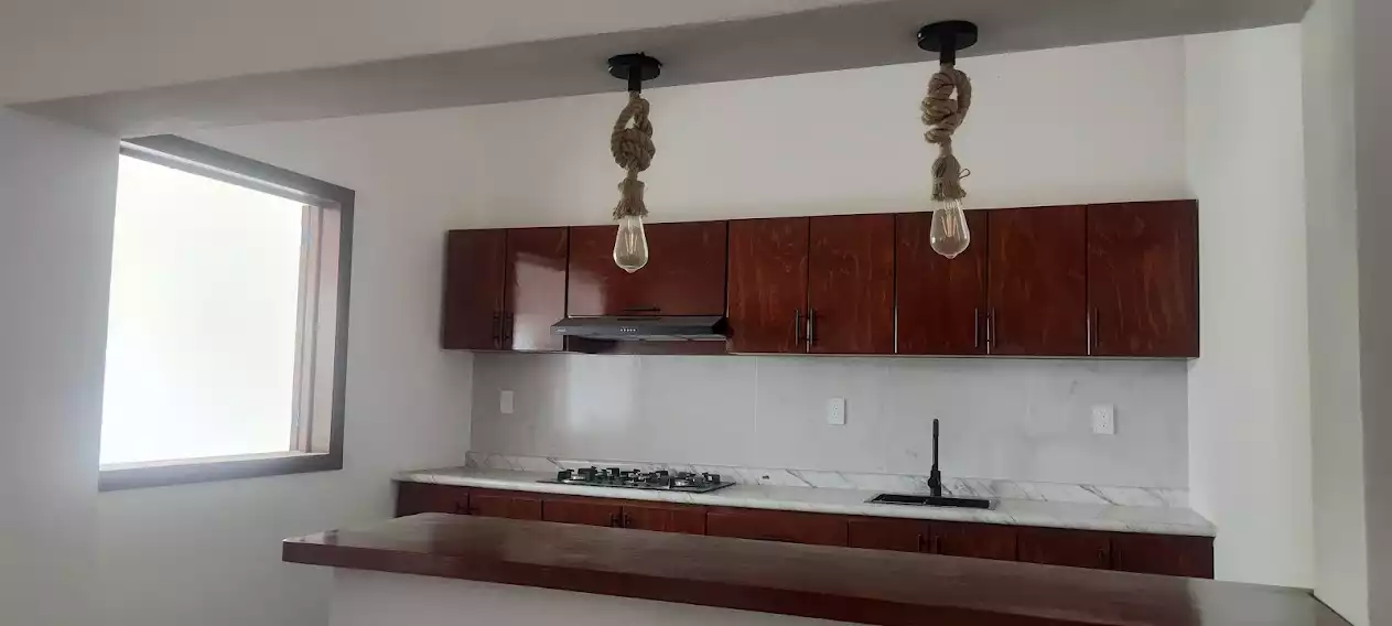 VENTA CASA MUY CERCA DEL CENTRO SOBRE CALLE PRINCIPAL PRÁCTICAMENTE DE UN NIVEL