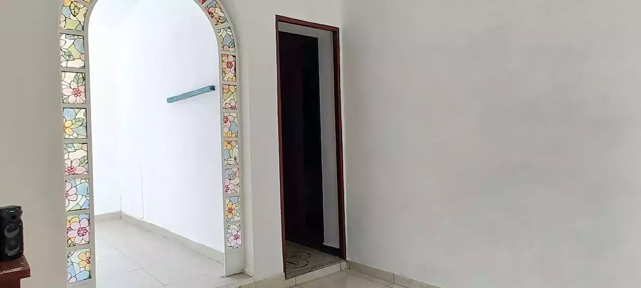 VENTA CASA MUY CERCA DEL CENTRO SOBRE CALLE PRINCIPAL PRÁCTICAMENTE DE UN NIVEL