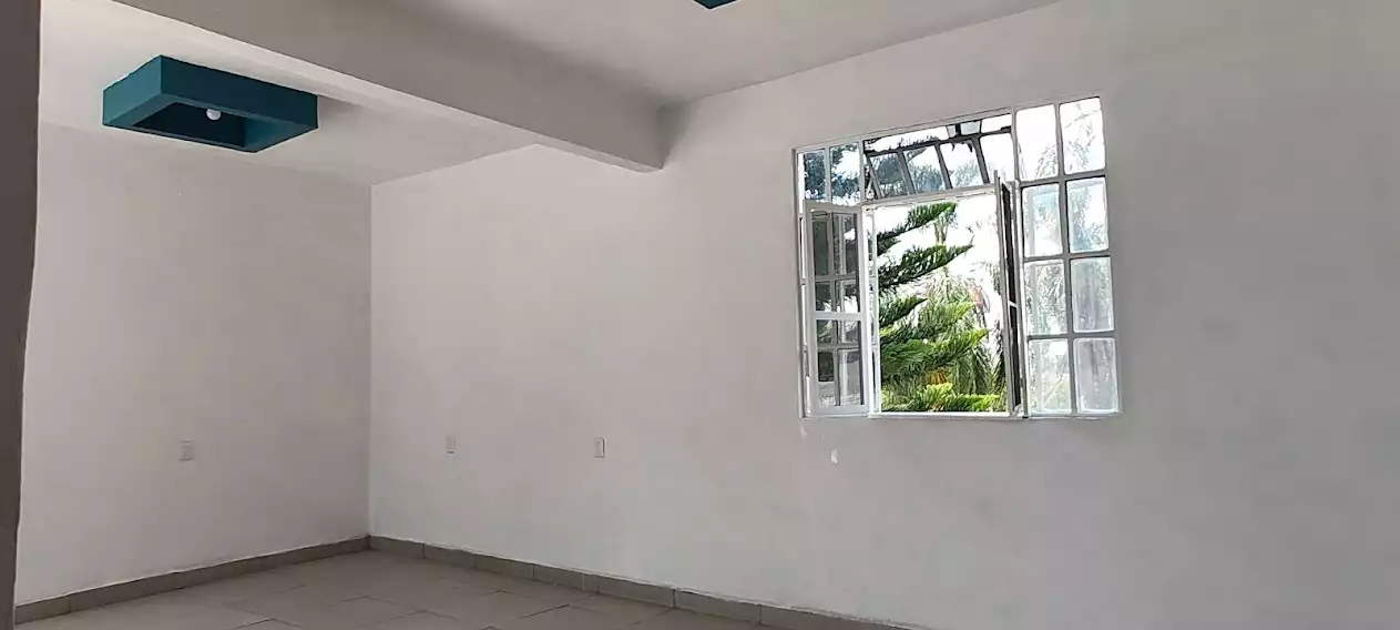 VENTA CASA MUY CERCA DEL CENTRO SOBRE CALLE PRINCIPAL PRÁCTICAMENTE DE UN NIVEL