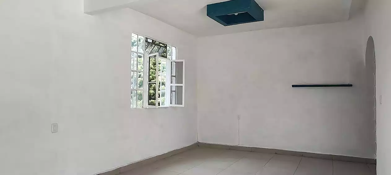 VENTA CASA MUY CERCA DEL CENTRO SOBRE CALLE PRINCIPAL PRÁCTICAMENTE DE UN NIVEL