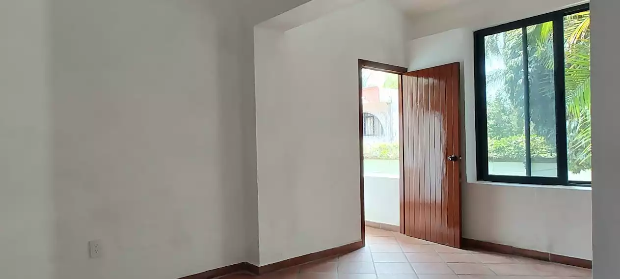 VENTA CASA MUY CERCA DEL CENTRO SOBRE CALLE PRINCIPAL PRÁCTICAMENTE DE UN NIVEL