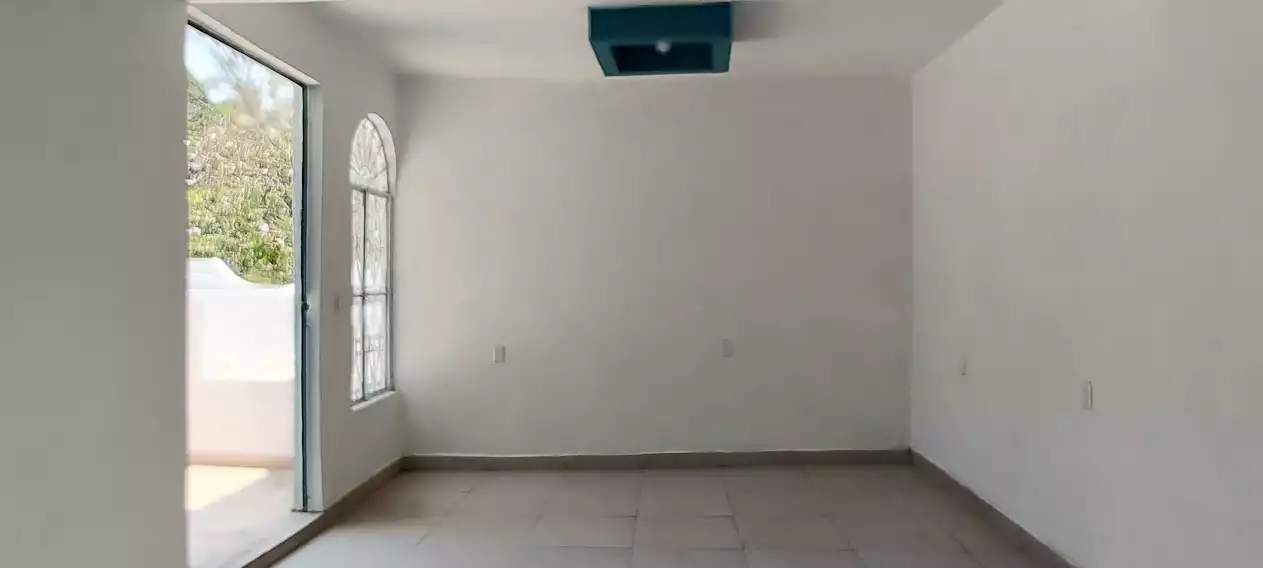 VENTA CASA MUY CERCA DEL CENTRO SOBRE CALLE PRINCIPAL PRÁCTICAMENTE DE UN NIVEL