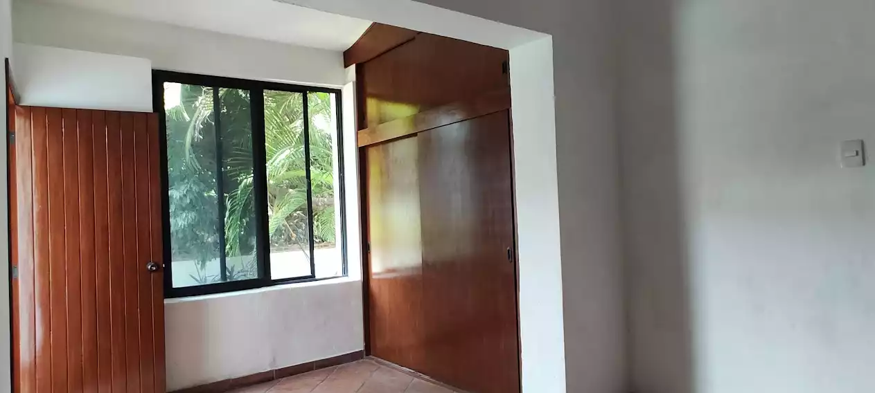 VENTA CASA MUY CERCA DEL CENTRO SOBRE CALLE PRINCIPAL PRÁCTICAMENTE DE UN NIVEL