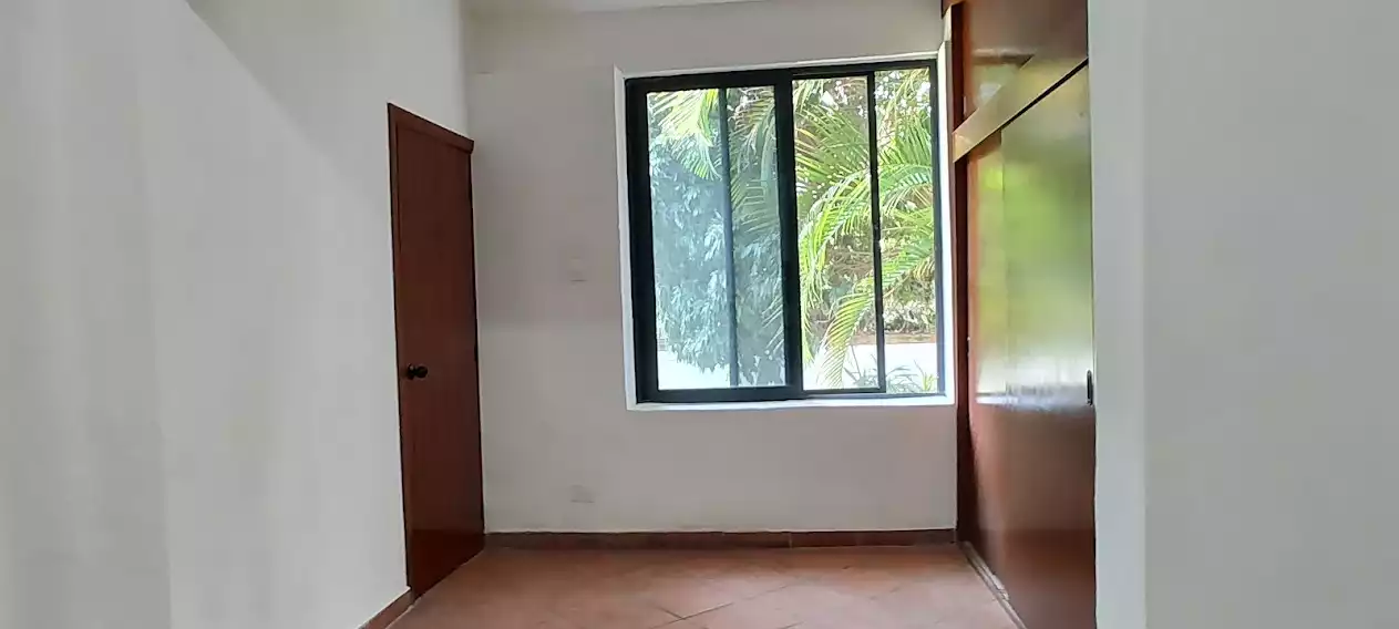 VENTA CASA MUY CERCA DEL CENTRO SOBRE CALLE PRINCIPAL PRÁCTICAMENTE DE UN NIVEL