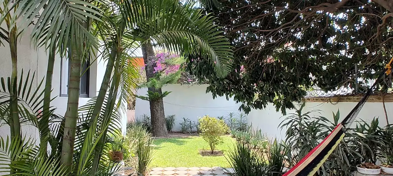 VENTA CASA MUY CERCA DEL CENTRO SOBRE CALLE PRINCIPAL PRÁCTICAMENTE DE UN NIVEL