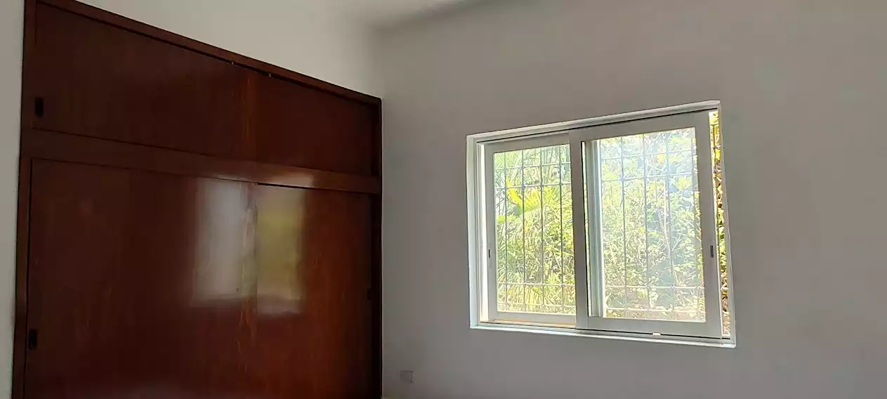VENTA CASA MUY CERCA DEL CENTRO SOBRE CALLE PRINCIPAL PRÁCTICAMENTE DE UN NIVEL