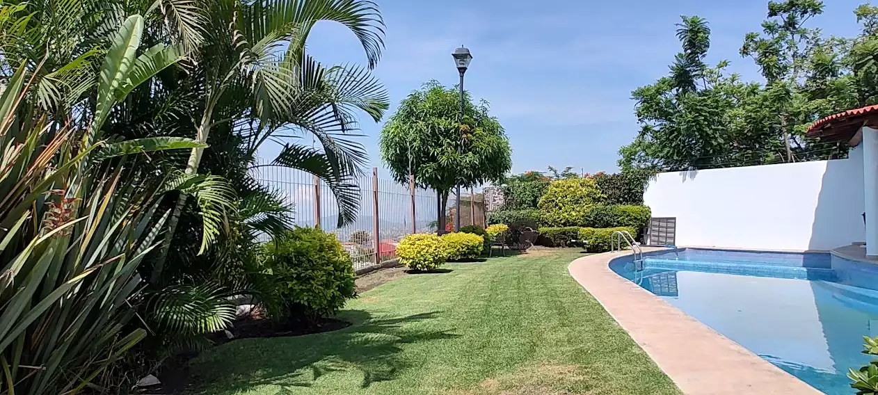 LOMAS TRUJILLO ENTRANDO POR BURGOS CUERNAVACA VENTA CASA EN CONDOMINIO