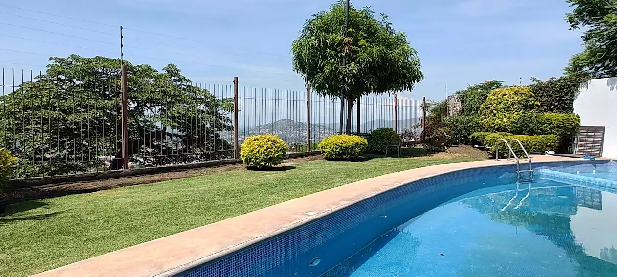 LOMAS TRUJILLO ENTRANDO POR BURGOS CUERNAVACA VENTA CASA EN CONDOMINIO