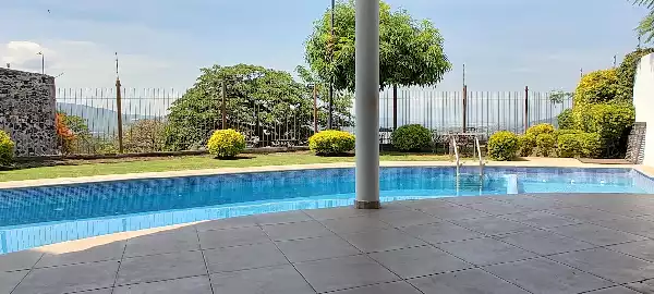 LOMAS TRUJILLO ENTRANDO POR BURGOS CUERNAVACA VENTA CASA EN CONDOMINIO
