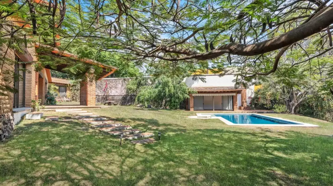 (CRO) CASA EN FRACC. LIMONEROS $ 13,950,000