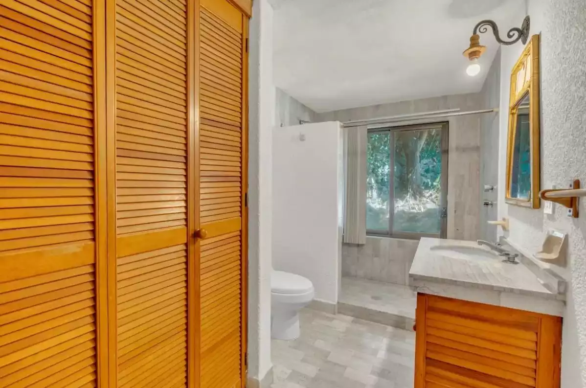 (CRO) CASA EN FRACC. LIMONEROS $ 13,950,000