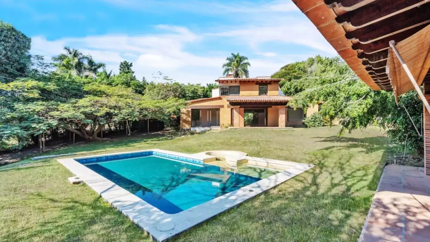 (CRO) CASA EN FRACC. LIMONEROS $ 13,950,000