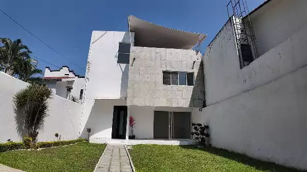 (CRO) CASA EN FRACC. LAS FINCAS $ 3,700,000