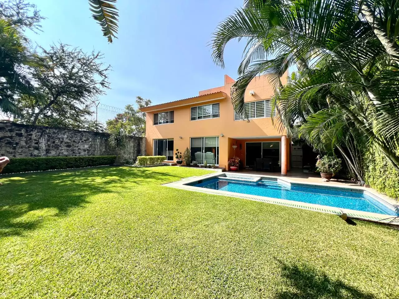 CASA EN VENTA EN LOMAS DE CUERNAVACA EN TEMIXCO  MORELOS