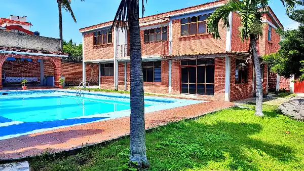 Venta de Casa con Alberca, en Cuautla Morelos