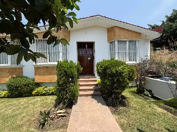 Lomas de Cocoyoc Casa en renta de univel