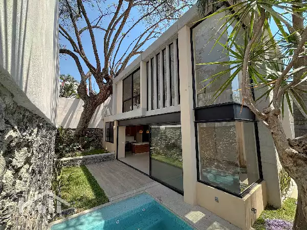 CASA SOLA DE 2 NIVELES, EN PRIVADA DE SOLO 5 CASAS, ZONA CENTRO - CUERNAVACA.