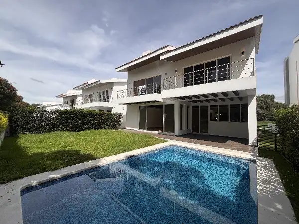 Casa nueva en venta lista para estrenar  en Club de Golf Paraíso