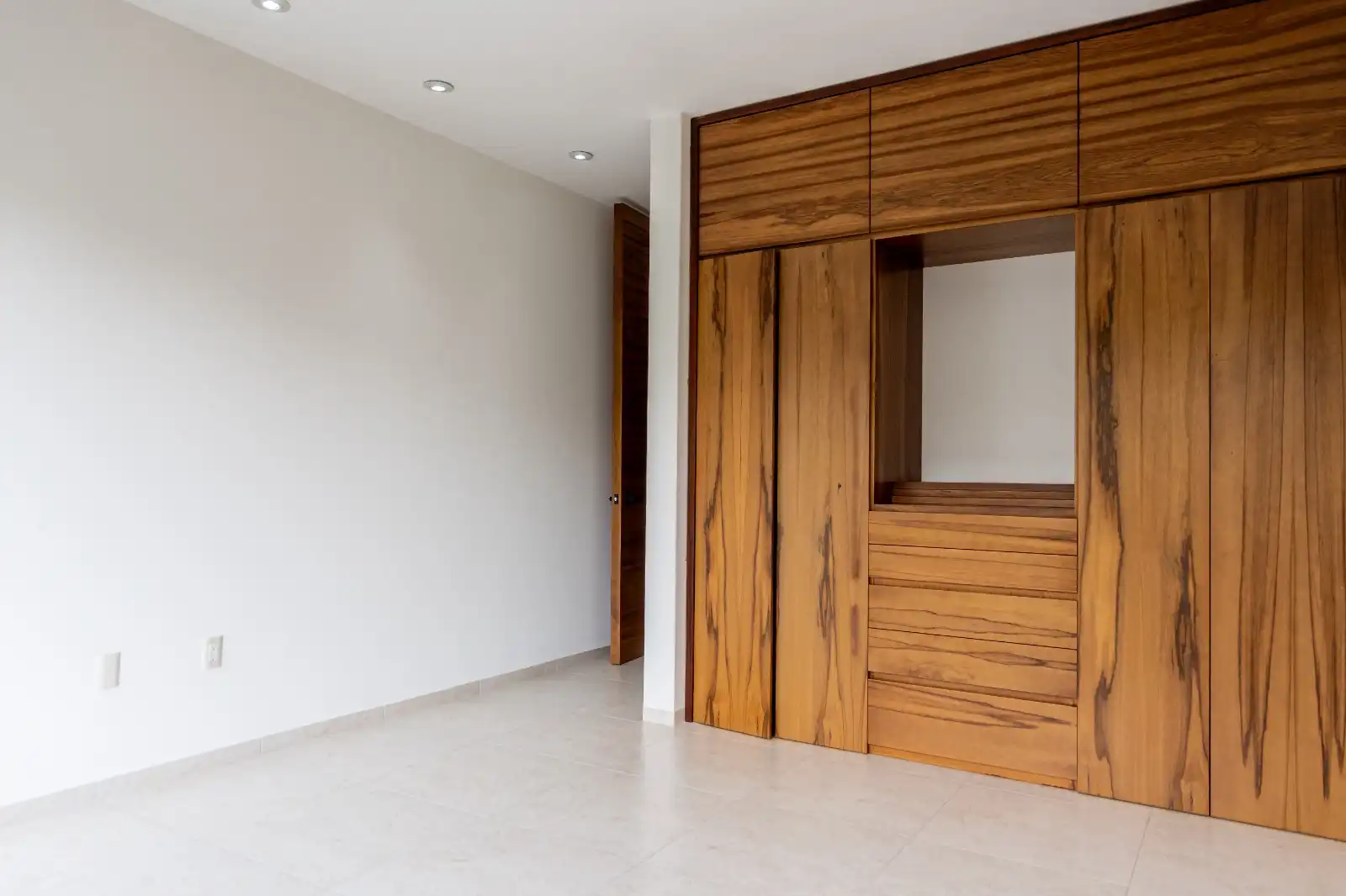 VENTA DEPARTAMENTO CON ALBERCA Y SEGURIDAD COL. ACAPATZINGO, CUERNAVACA MOR.