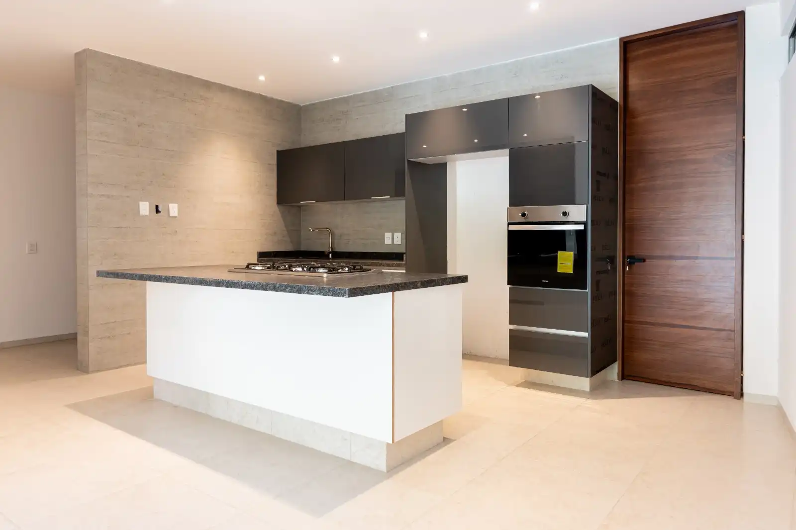 VENTA DEPARTAMENTO CON ALBERCA Y SEGURIDAD COL. ACAPATZINGO, CUERNAVACA MOR.