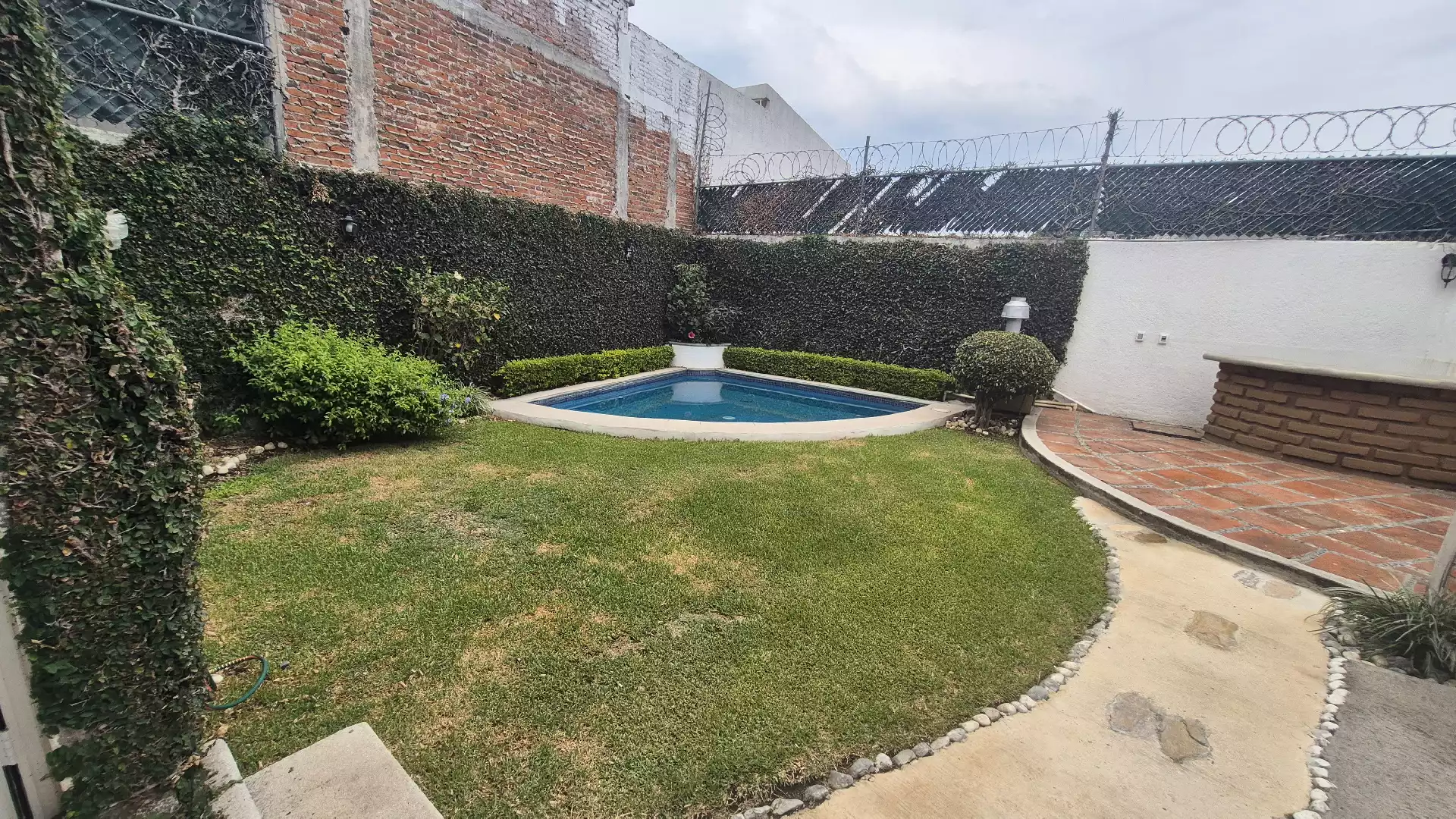Casa Fraccionamiento San Jeronimo de Ahuatepec, Tipo Chalet, Cuernavaca, Mor.